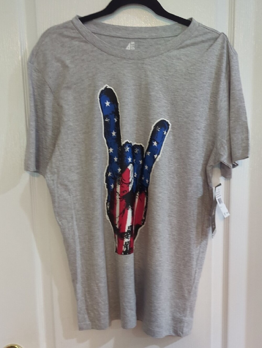 NWT American Dream Light Gray Tee with Red, White & Blue Rock Hand Graphic Sz L